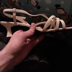 White stag low heels